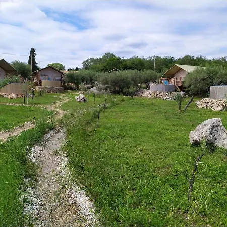 Hotel Prima Insula Glamping à Brusici Extérieur photo