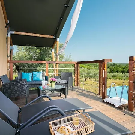 Hotel Prima Insula Glamping à Brusici Extérieur photo