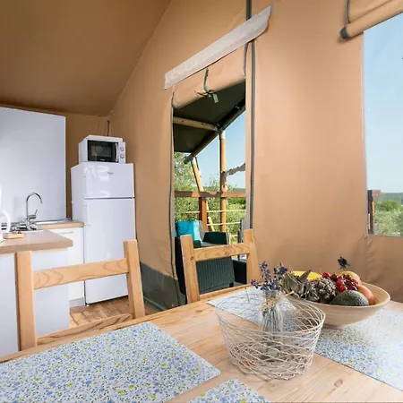 Hotel Prima Insula Glamping à Brusici Extérieur photo