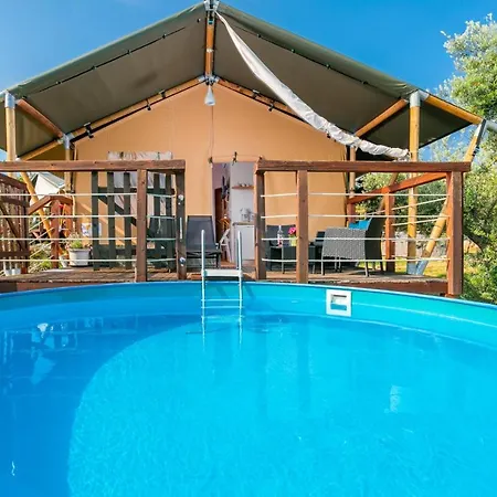 Hotel Prima Insula Glamping à Brusici Extérieur photo
