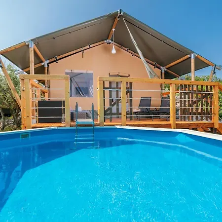 Hotel Prima Insula Glamping à Brusici Extérieur photo