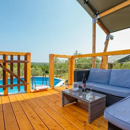 Hotel Prima Insula Glamping à Brusici Extérieur photo